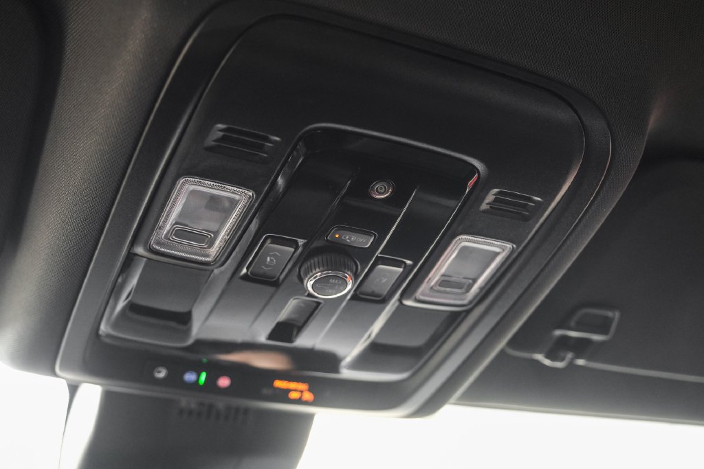 Used 2026 Chevrolet Suburban Premier AWD/4WD image 25