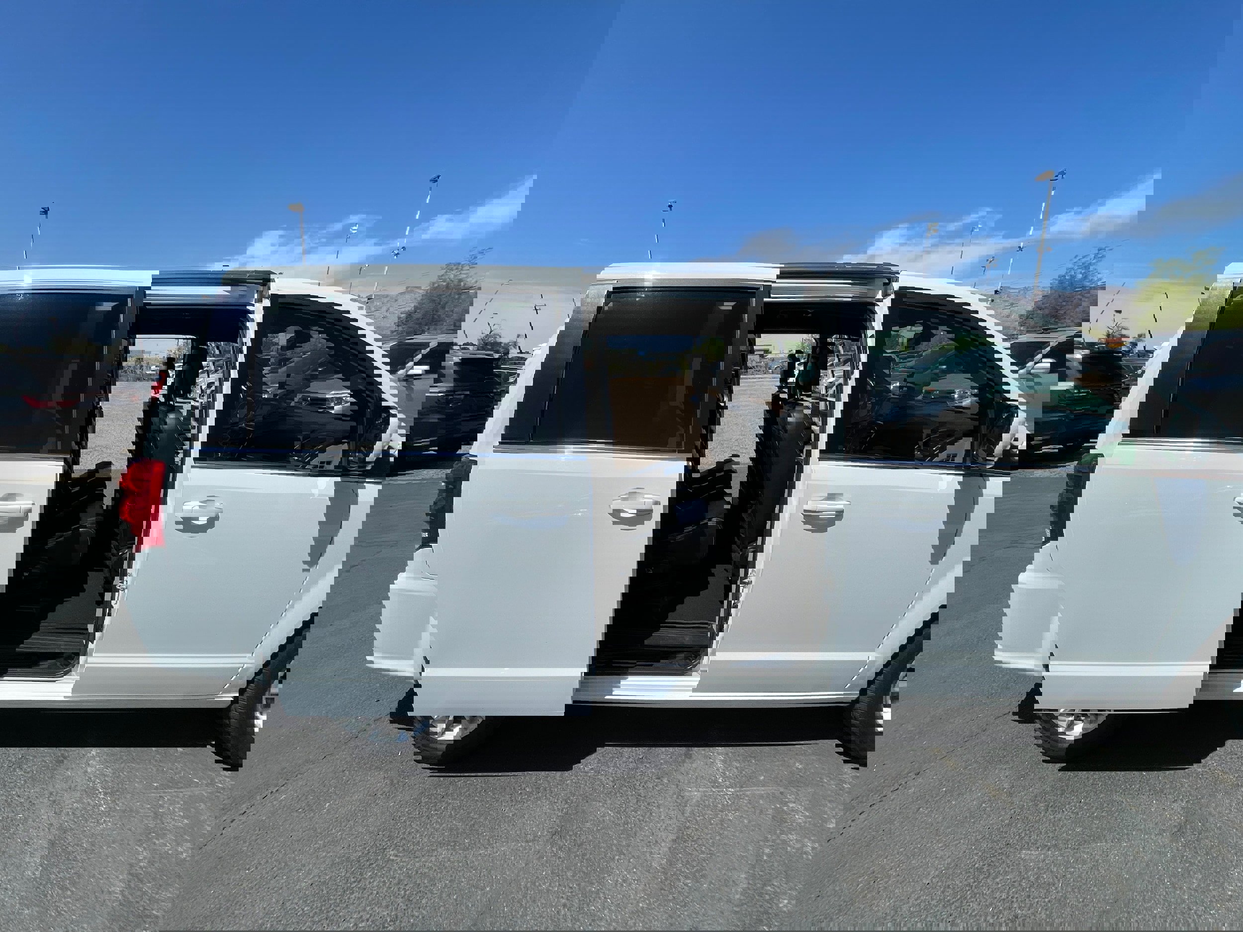 Used 2018 Dodge Grand Caravan SXT image 11