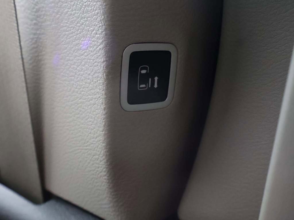 Used 2024 Chrysler Pacifica Touring-L image 47