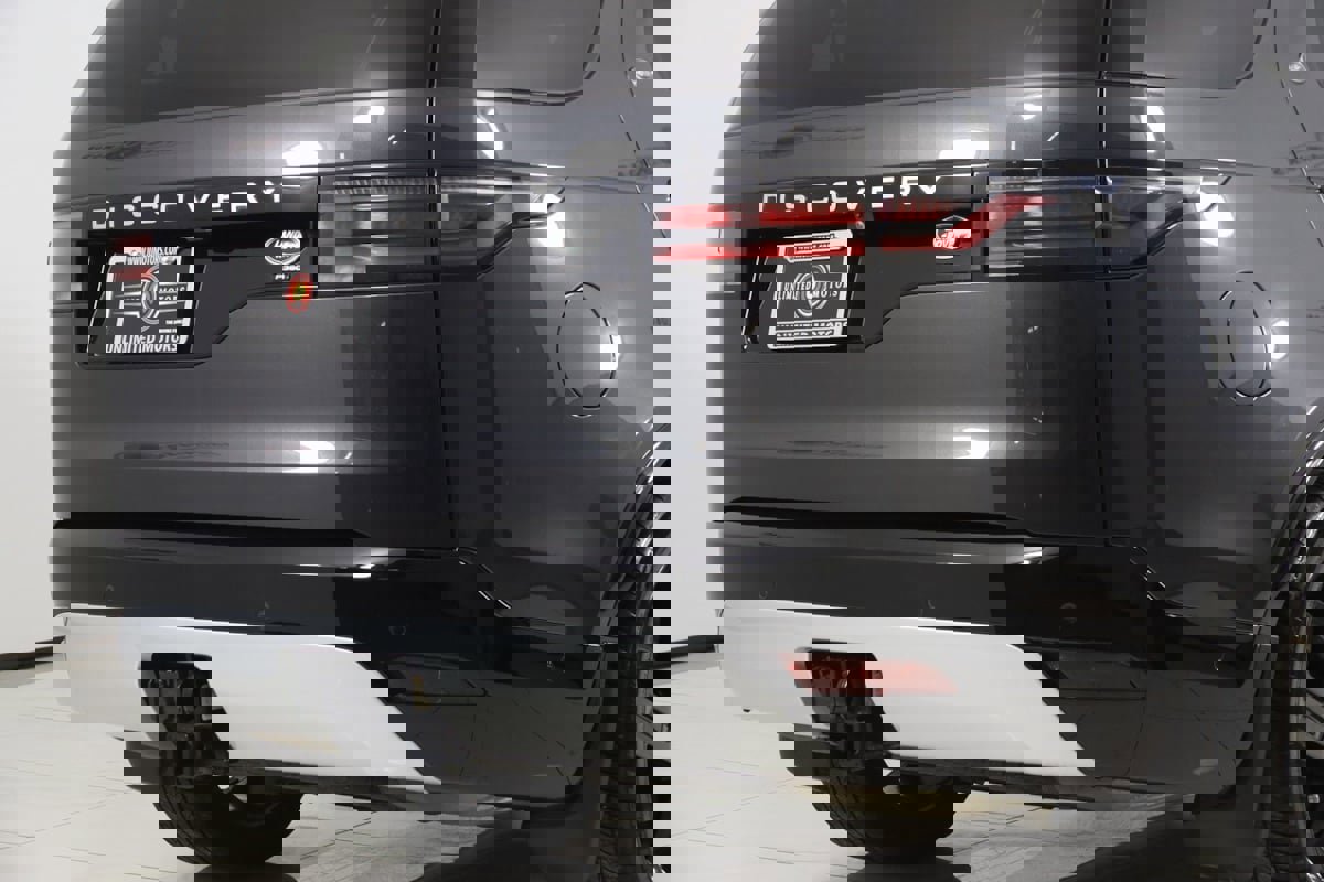 Used 2023 Land Rover Discovery Metropolitan Edition image 48