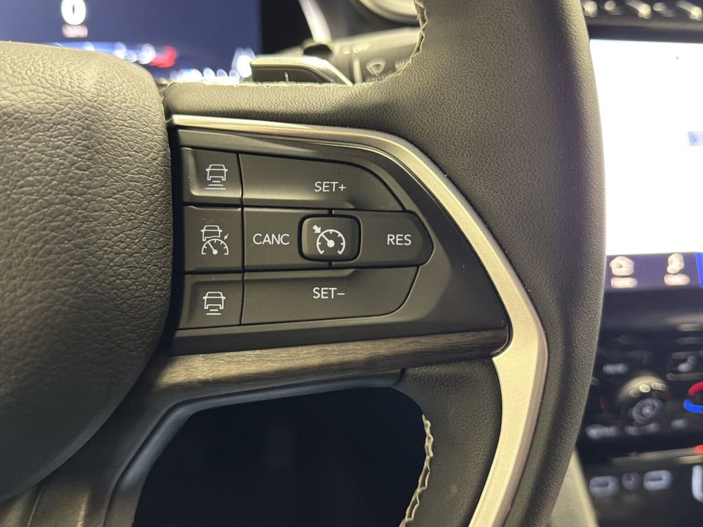 Used 2024 Jeep Grand Cherokee Limited image 19