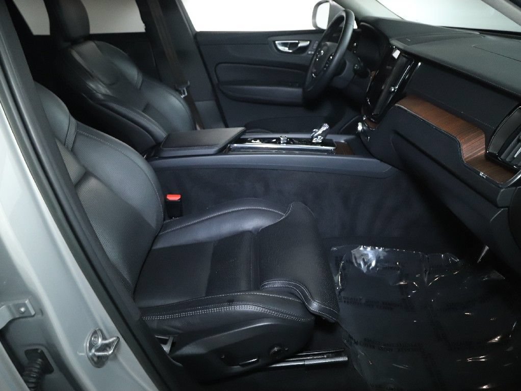 Used 2023 Volvo XC60 B5 Ultimate w/ Climate Package AWD/4WD image 36