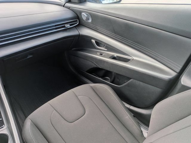 Used 2024 Hyundai Elantra SEL FWD image 16