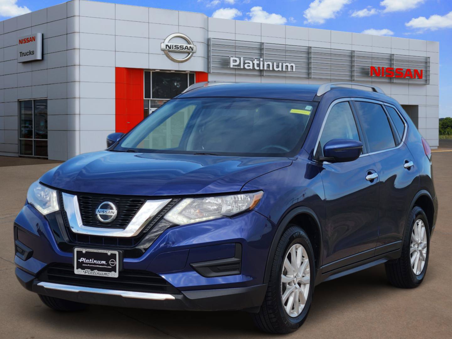 Used 2018 Nissan Rogue SV FWD image 2