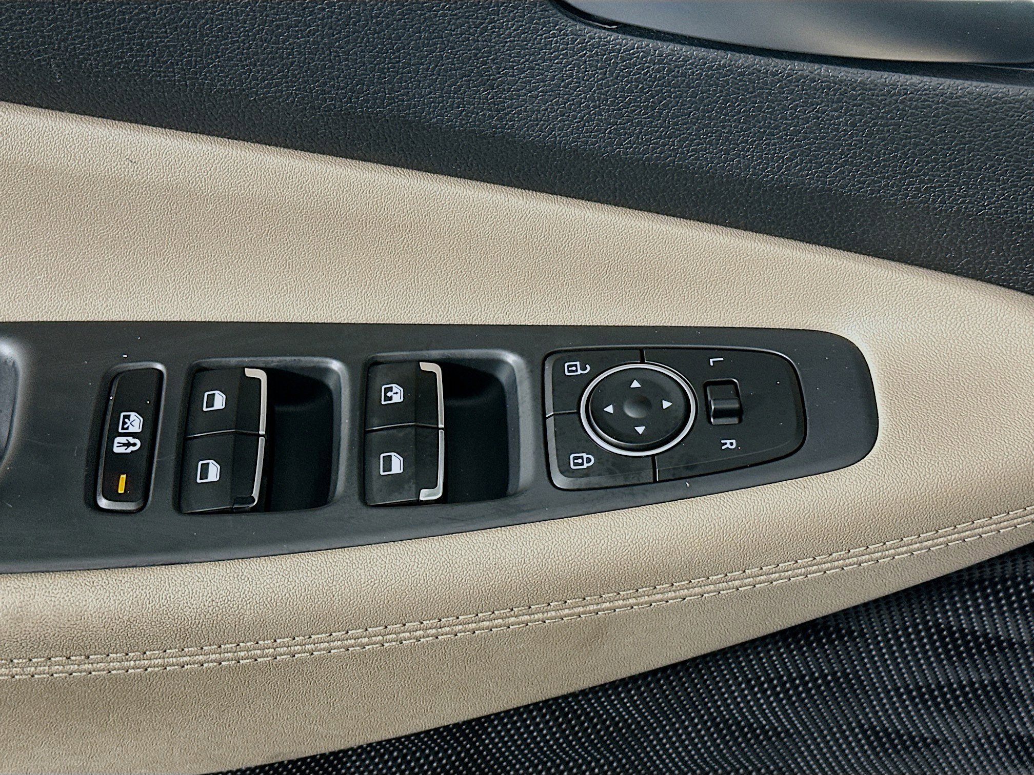 Used 2023 Hyundai Santa Fe SE image 15