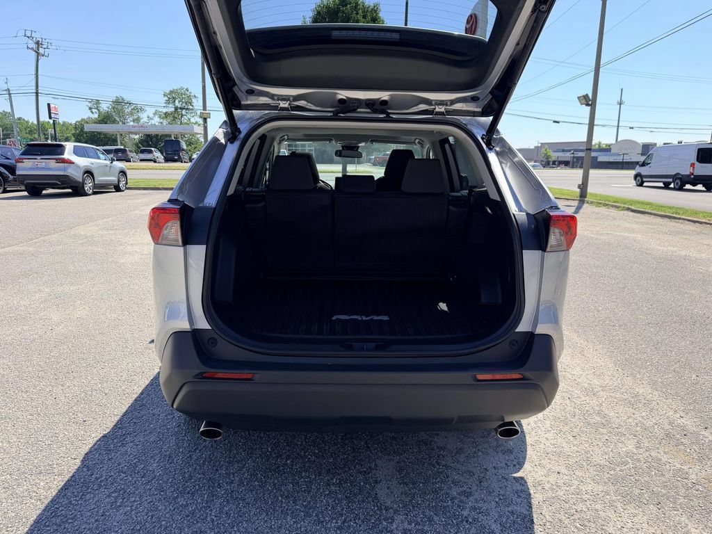 Certified 2022 Toyota RAV4 XLE w/ Convenience Package AWD/4WD image 15