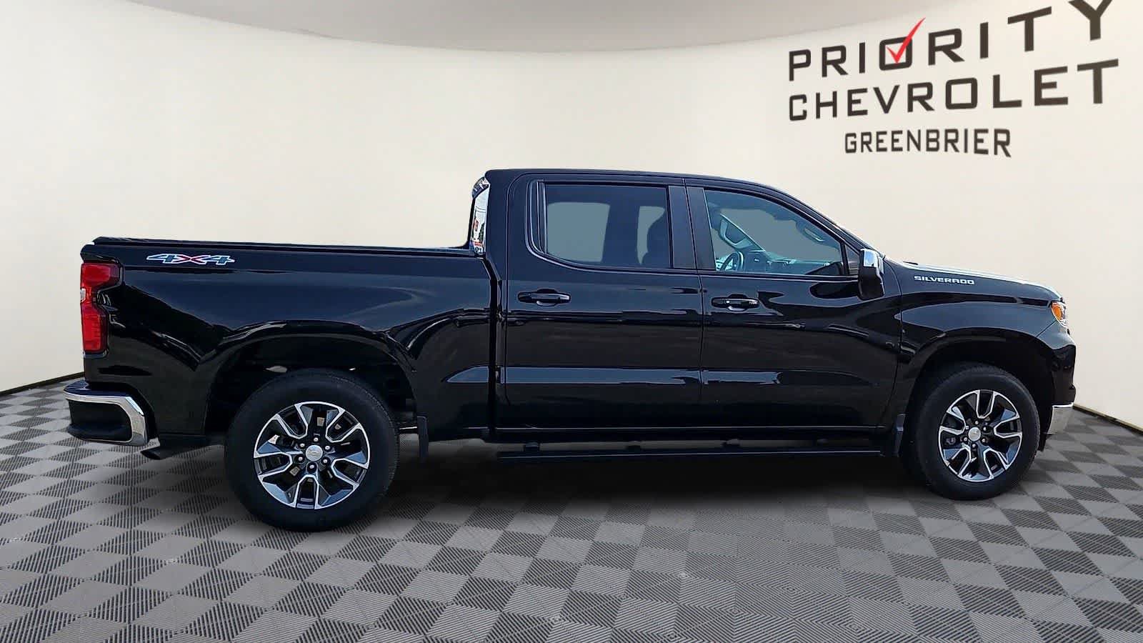 Used 2024 Chevrolet Silverado 1500 LT AWD/4WD image 9