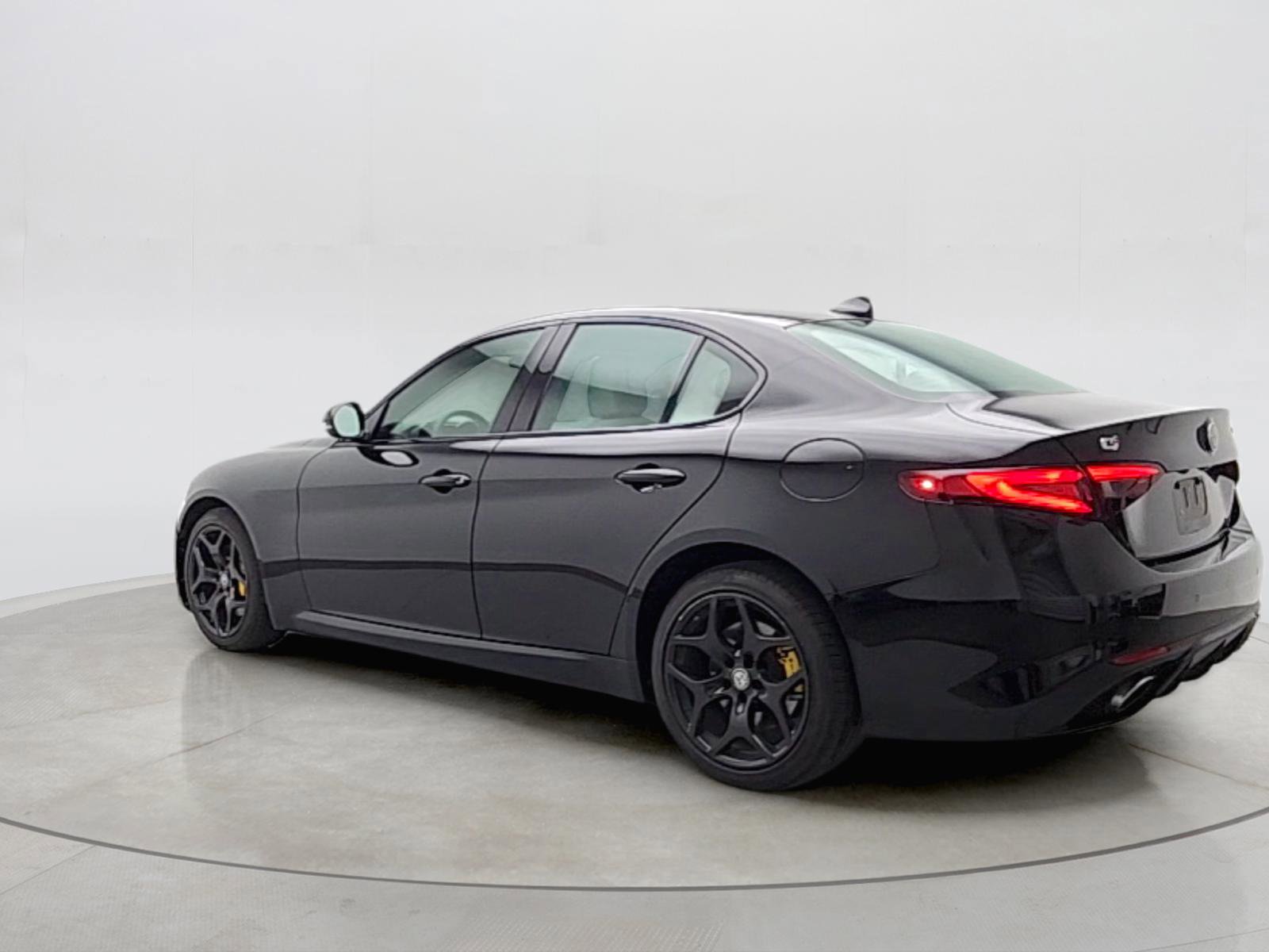 Used 2020 Alfa Romeo Giulia Base w/ Quick Order Package 22J Sport image 5