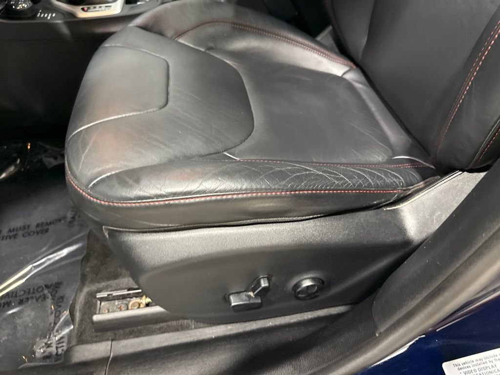 Used 2014 Jeep Cherokee Trailhawk w/ Technology Group AWD/4WD image 29