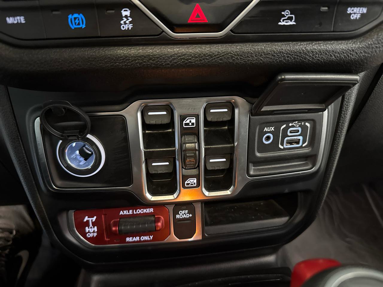 Used 2024 Jeep Wrangler Unlimited image 23