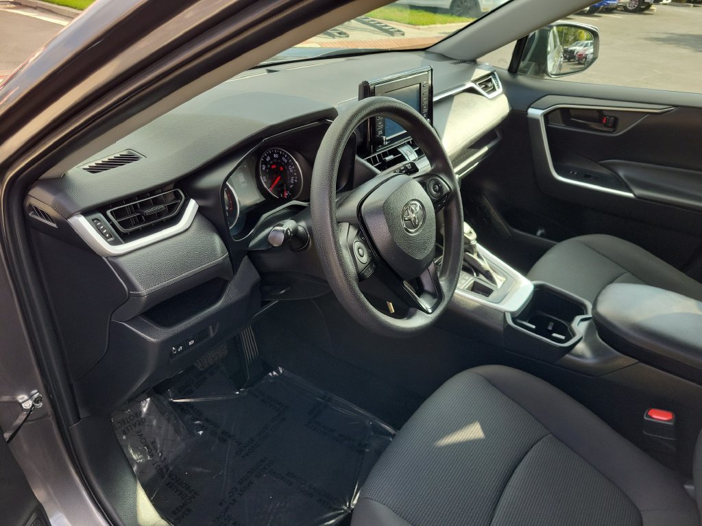 Used 2022 Toyota RAV4 LE AWD/4WD image 19