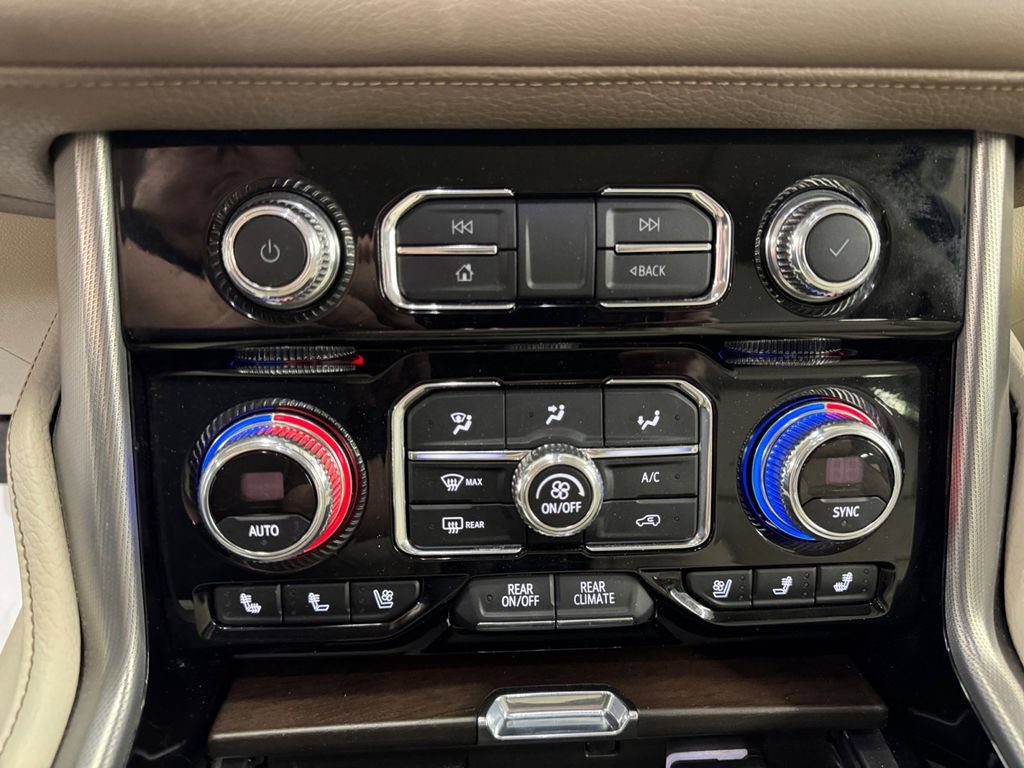 Used 2021 GMC Yukon Denali w/ Denali Premium Package AWD/4WD image 23