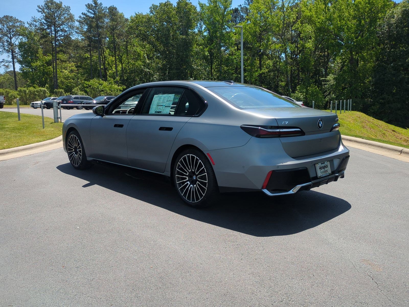 Certified 2025 BMW i7 xDrive60 w/ Executive Package image 8