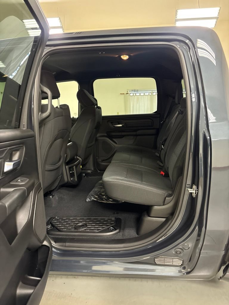 New 2026 RAM 1500 Express AWD/4WD image 19