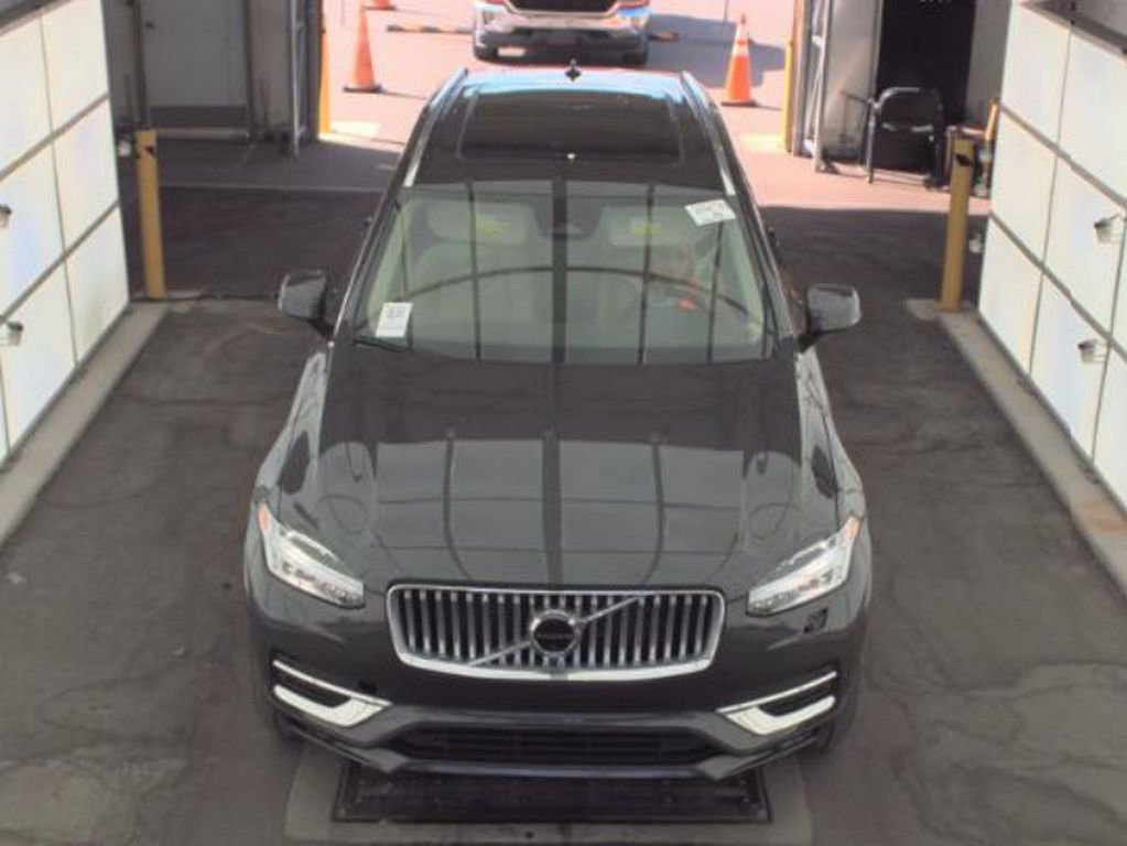 Used 2023 Volvo XC90 B6 Plus w/ Protection Package Premier image 3