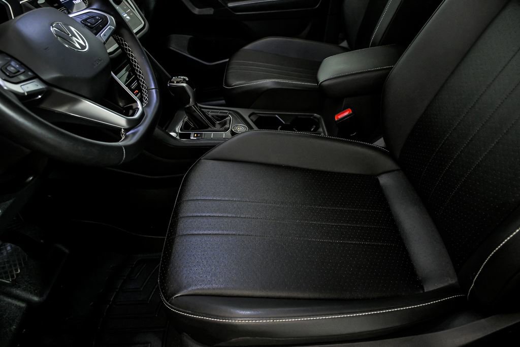 Used 2022 Volkswagen Tiguan SE image 11