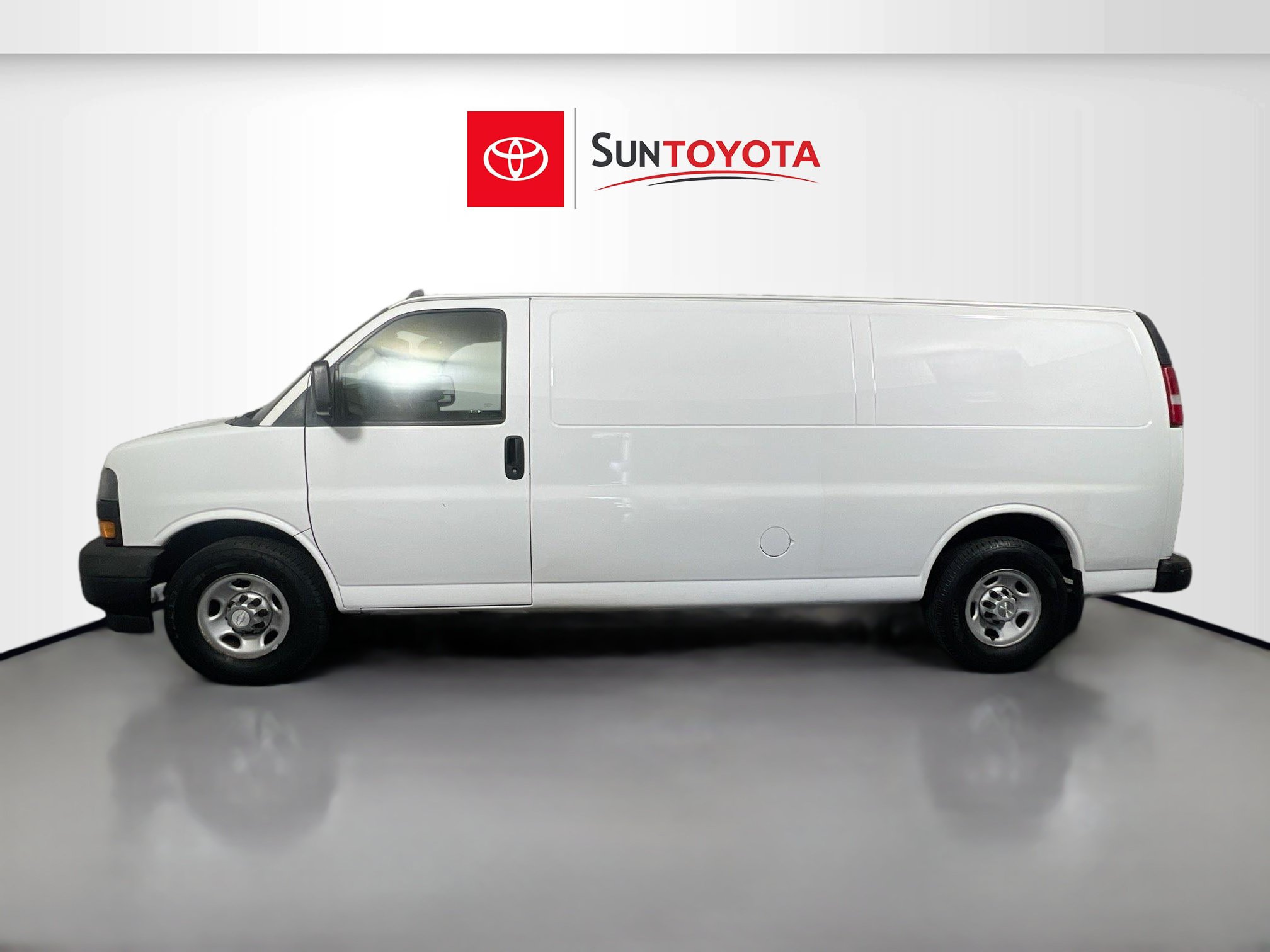 Used 2020 Chevrolet Express 3500 Extended w/ Driver Convenience Package RWD image 7