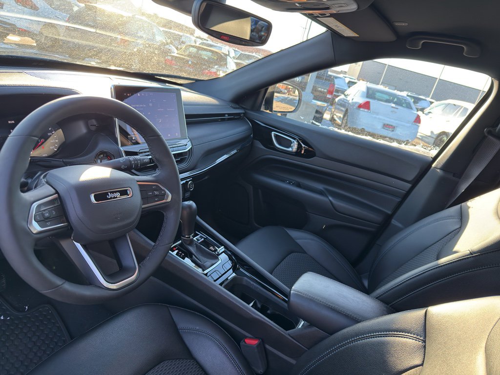 Used 2025 Jeep Compass Latitude w/ Convenience Group image 25
