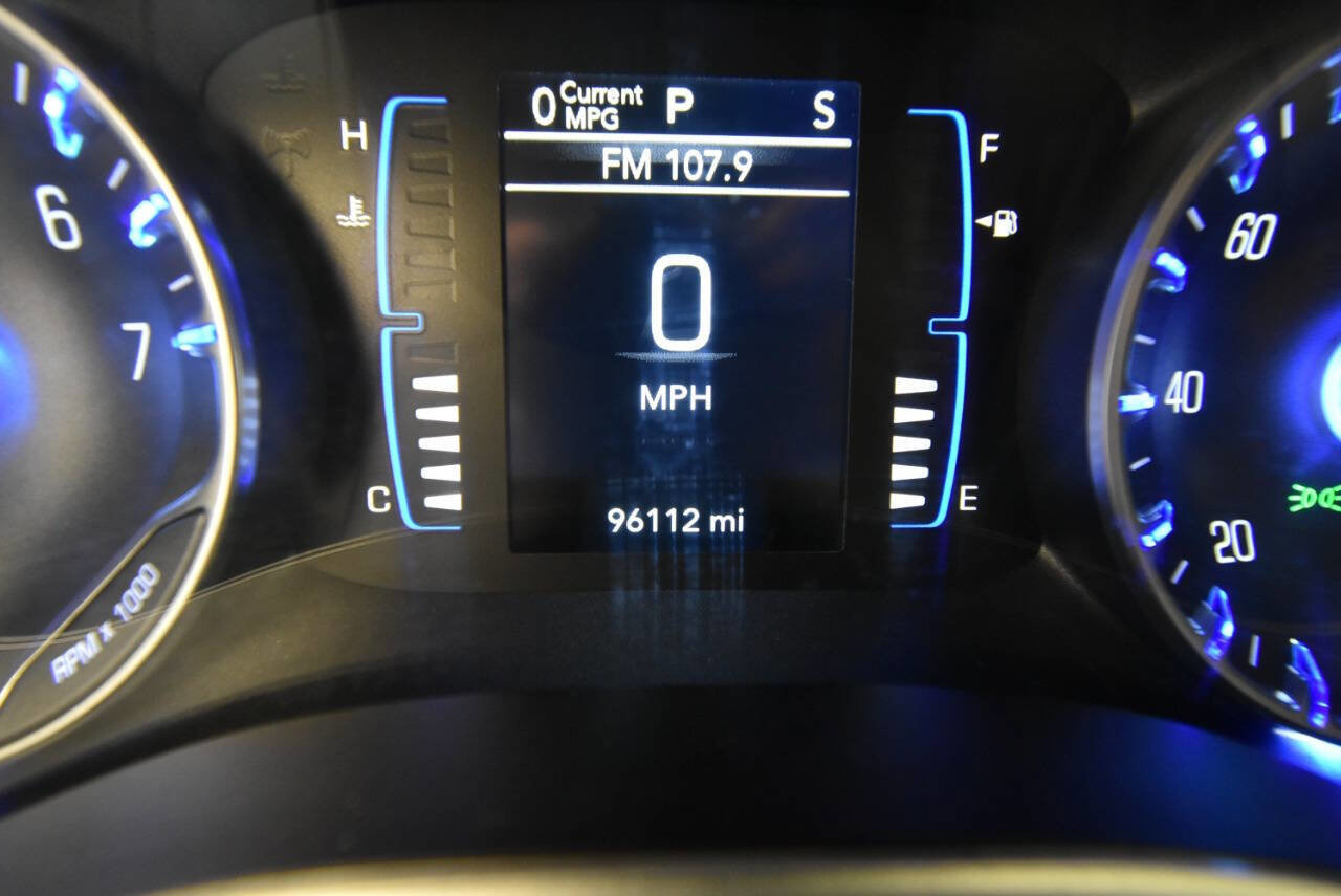 Used 2023 Chrysler Voyager LX FWD image 31