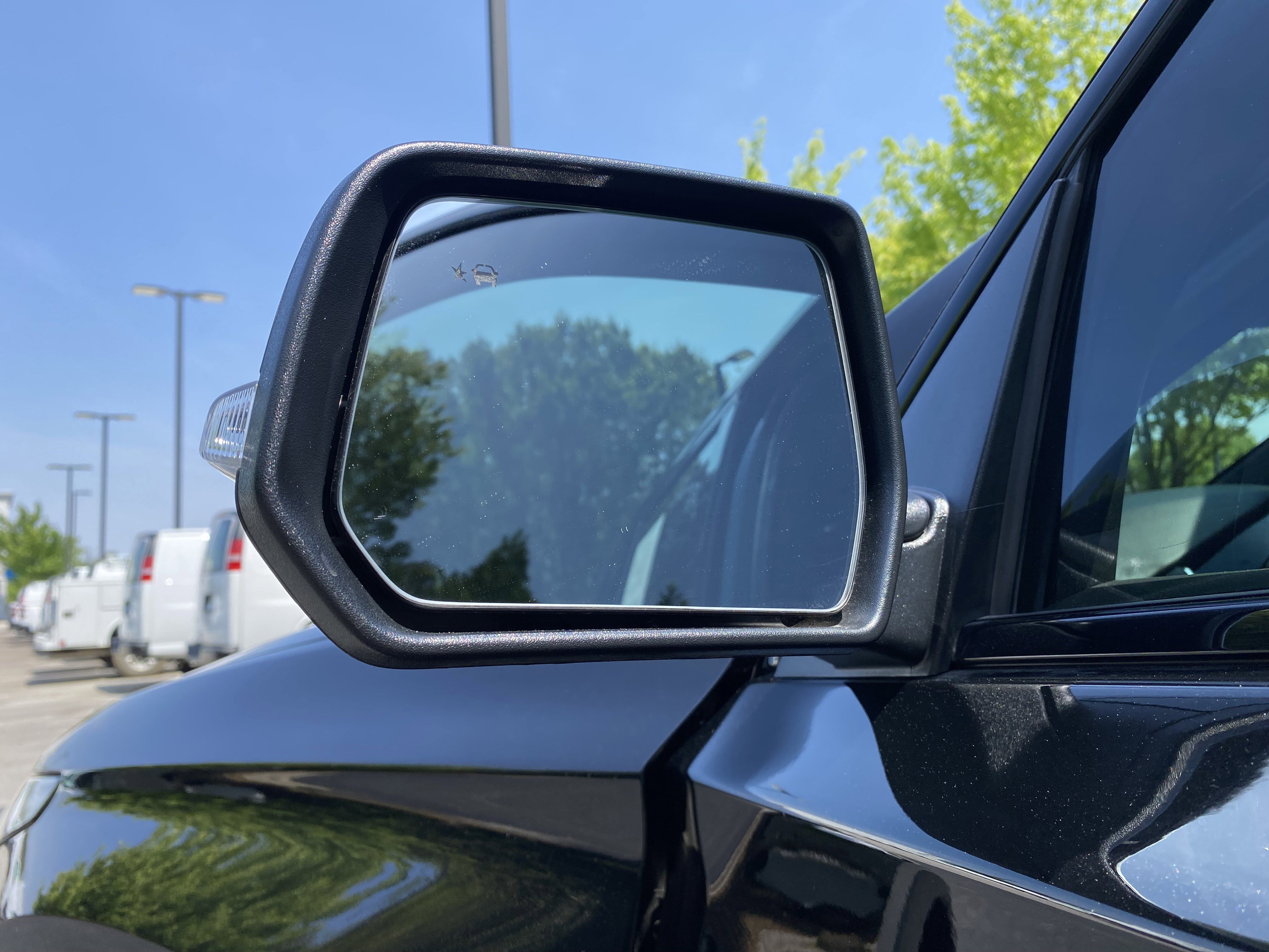 Used 2023 Chevrolet Traverse RS image 41