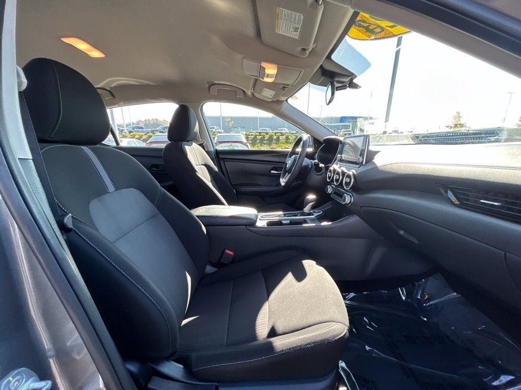 Used 2024 Nissan Sentra SV FWD image 11