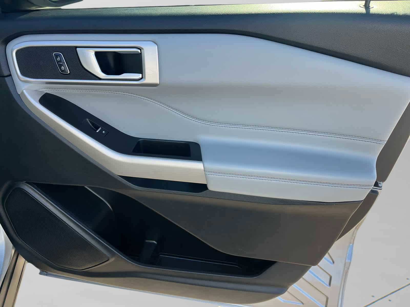 Used 2022 Ford Explorer XLT w/ Equipment Group 202A image 15