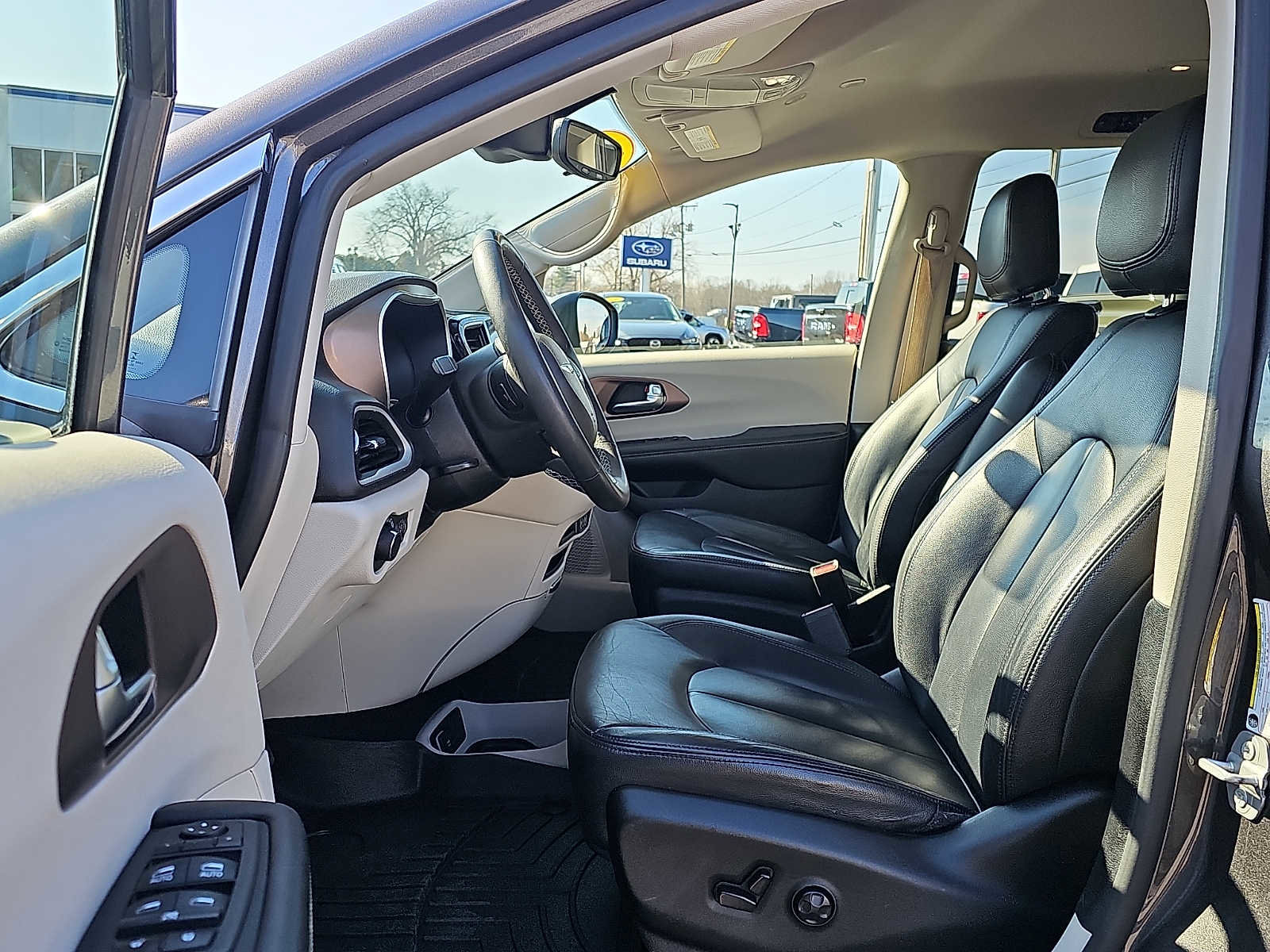 Used 2022 Chrysler Voyager LX w/ Fleet Security Group image 16