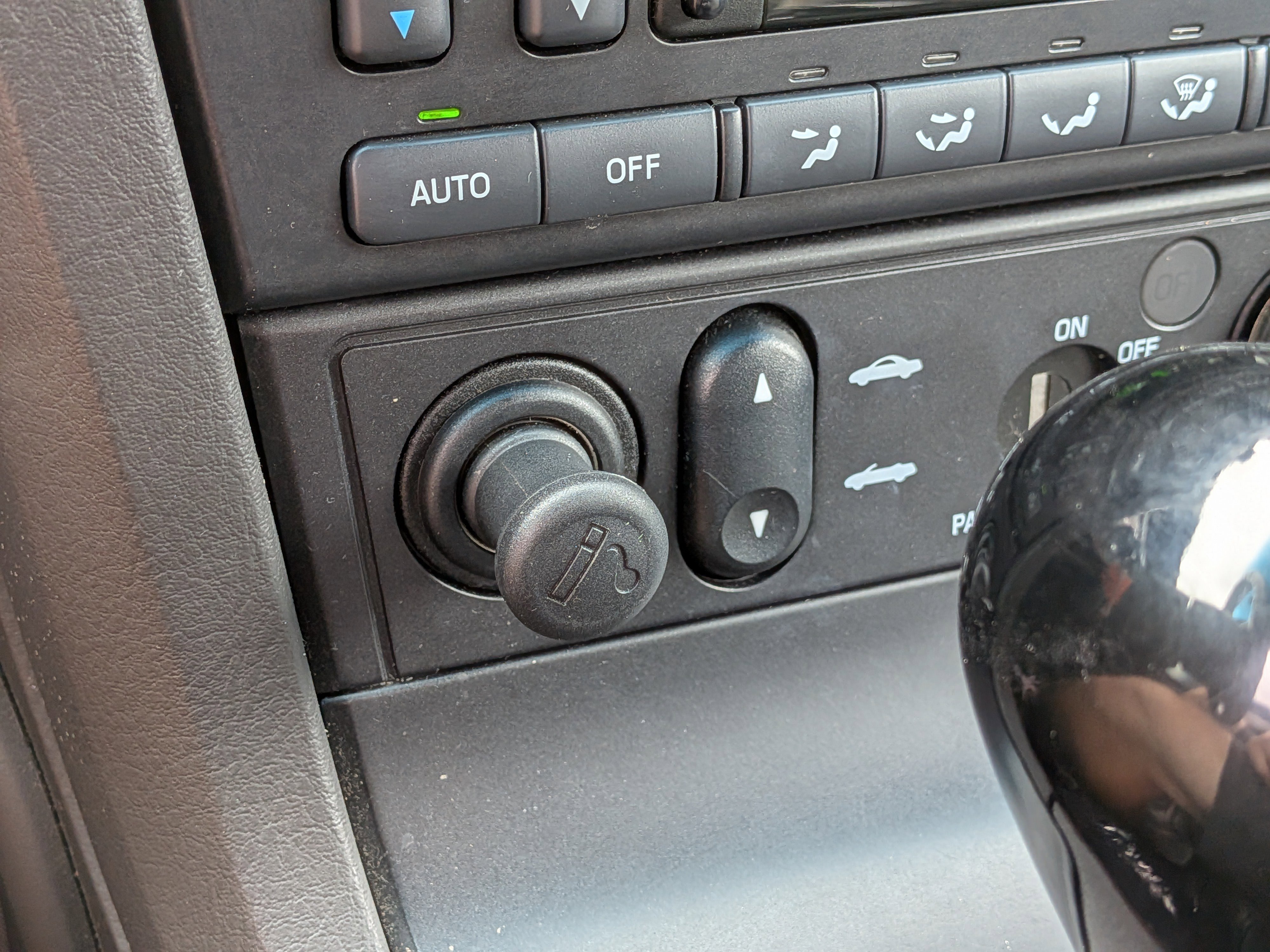 Used 2002 Ford Thunderbird image 28