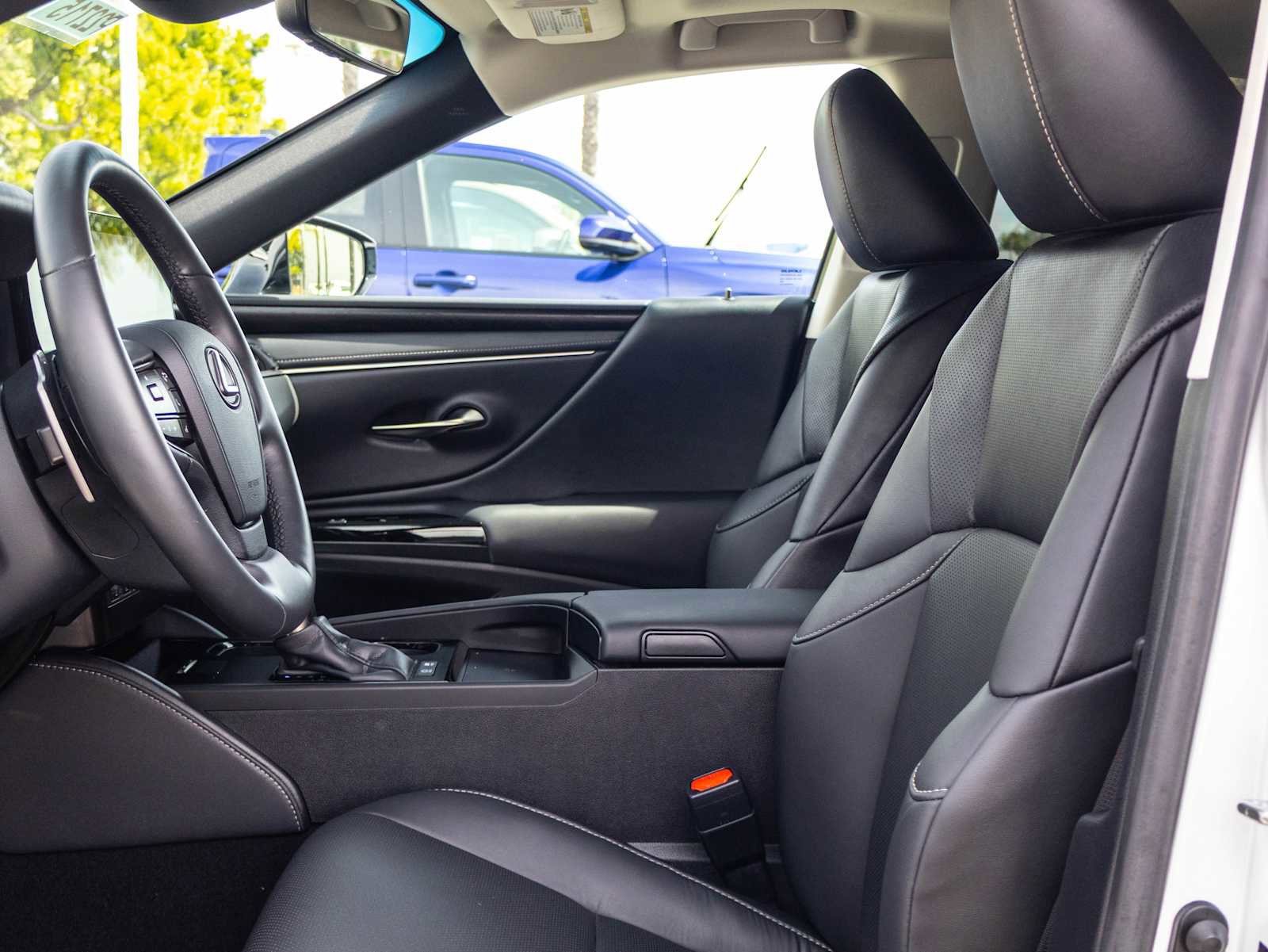 Used 2025 Lexus ES 300h w/ Premium Package image 14