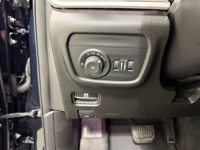 Used 2024 Jeep Grand Cherokee Limited AWD/4WD image 19