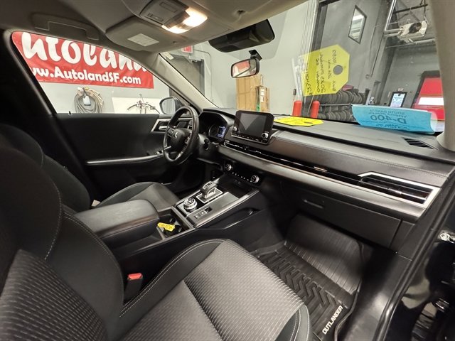 Used 2023 Mitsubishi Outlander ES AWD/4WD image 11