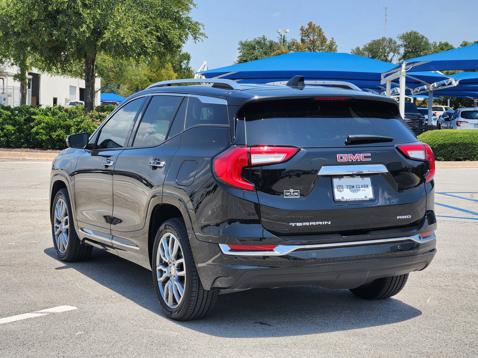 Used 2024 GMC Terrain Denali w/ Denali Premium Package AWD/4WD image 4