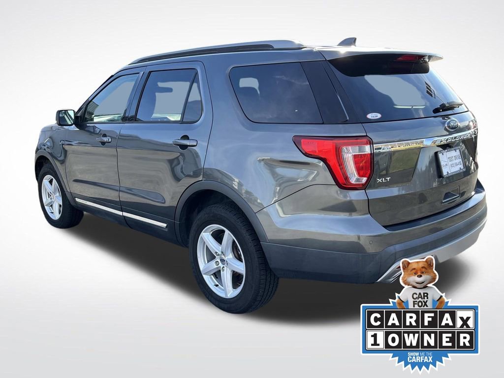 Used 2017 Ford Explorer XLT image 6