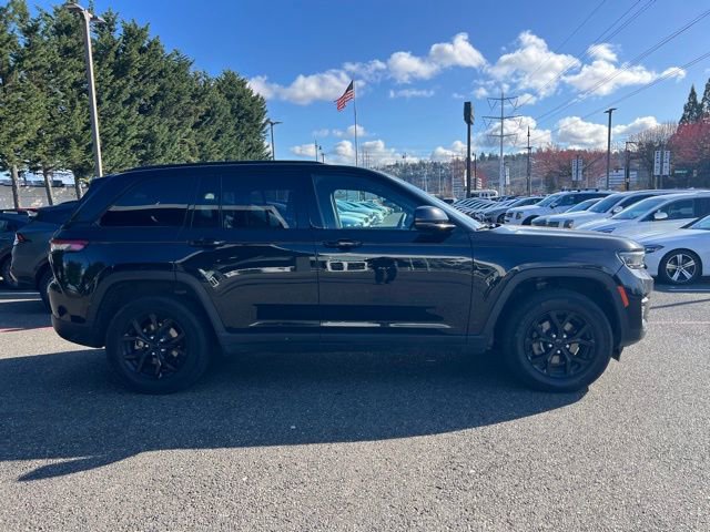 Used 2024 Jeep Grand Cherokee Altitude image 4