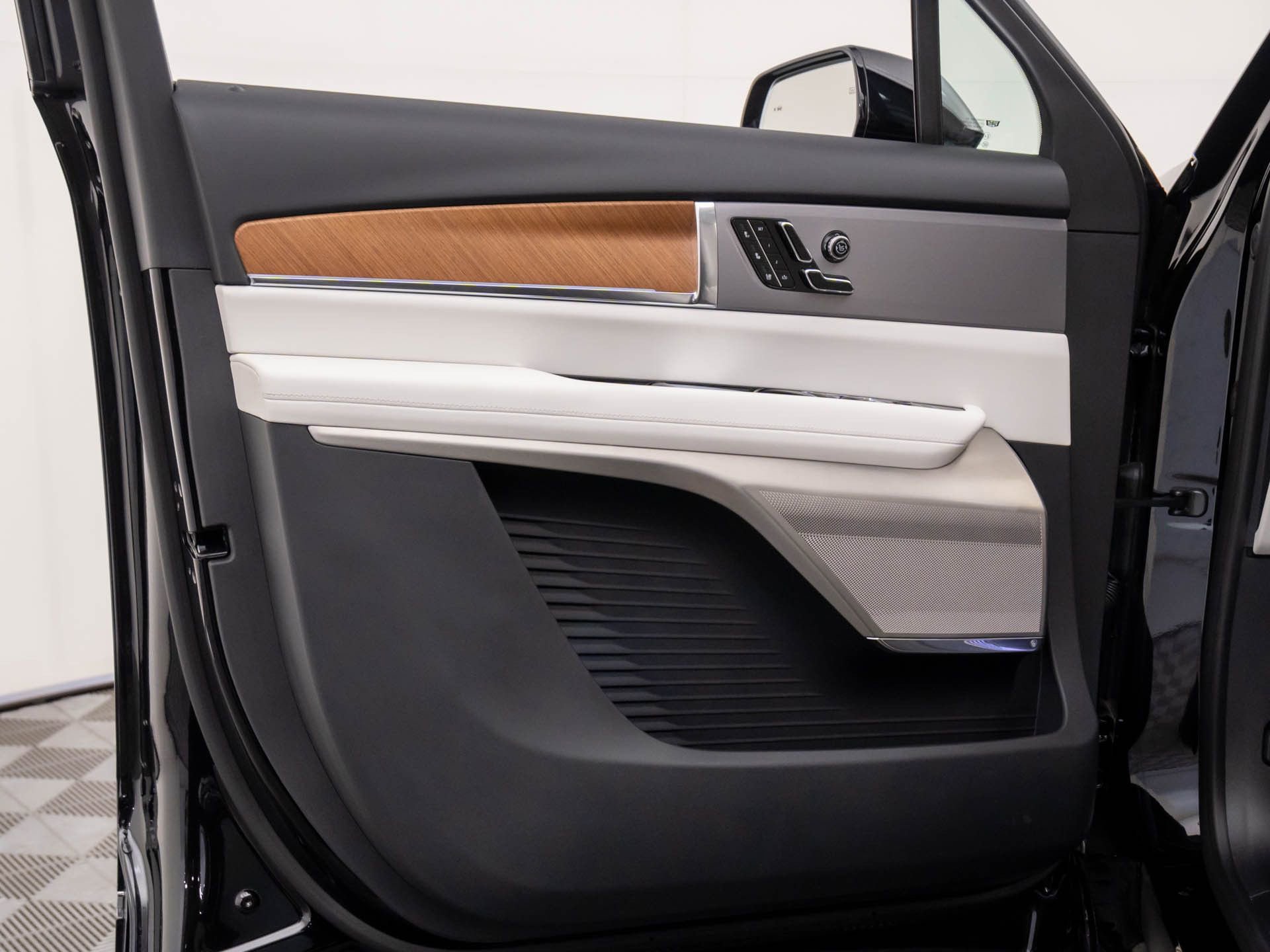 New 2026 Cadillac Vistiq Luxury w/ LPO, Floor Liner Package image 14