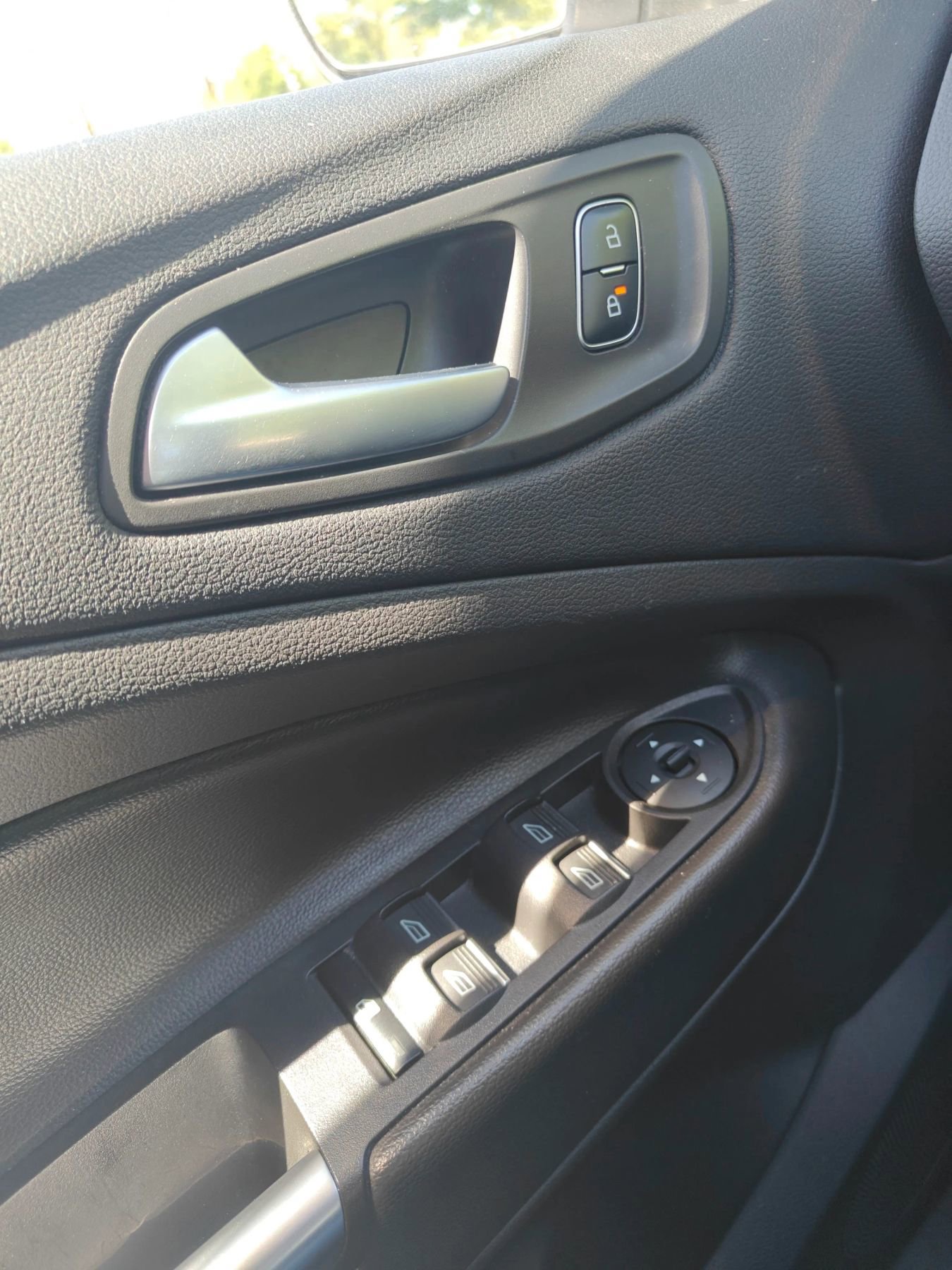 Used 2017 Ford Escape SE w/ Equipment Group 201A image 12