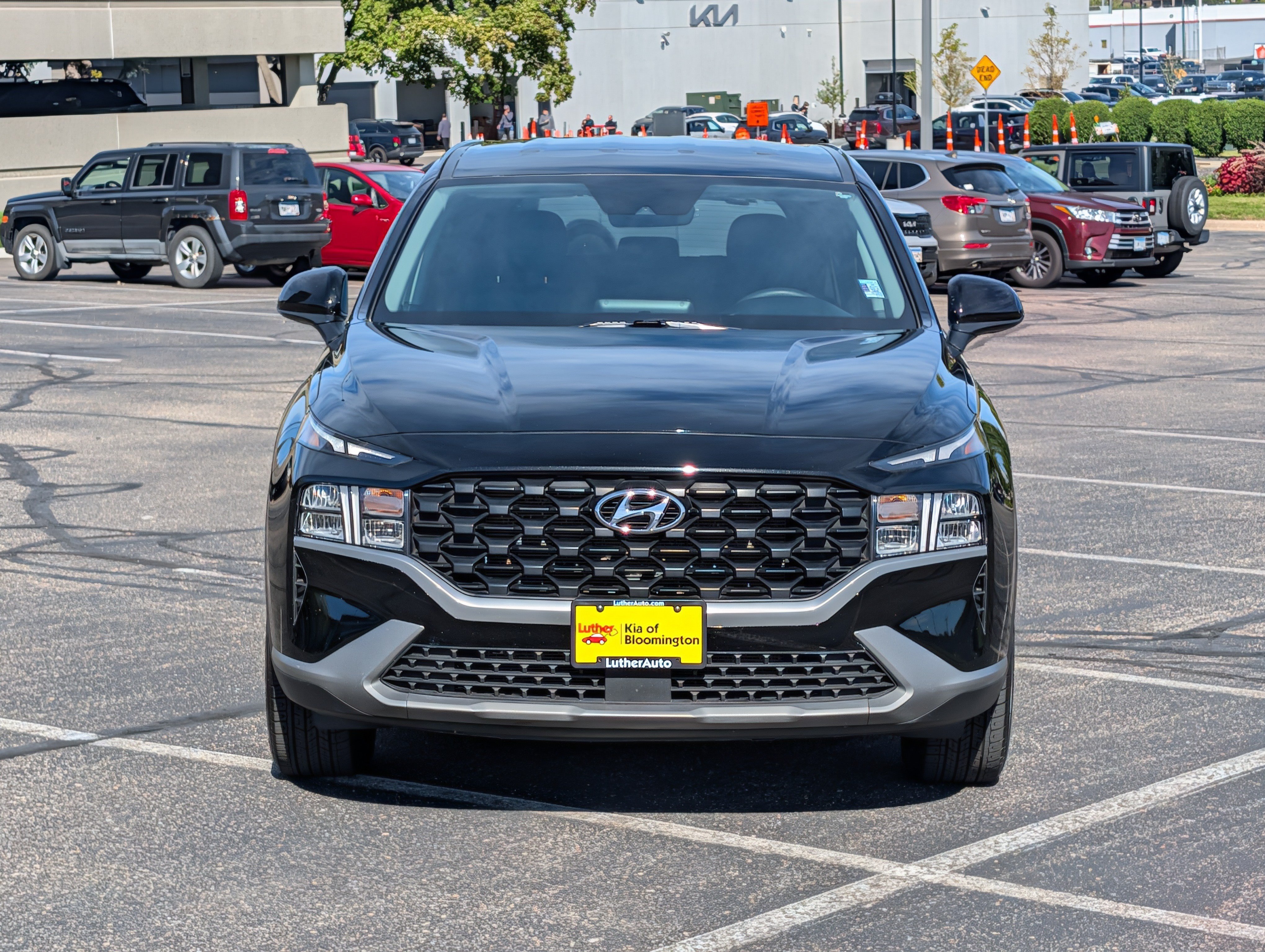 Used 2022 Hyundai Santa Fe SE FWD image 2