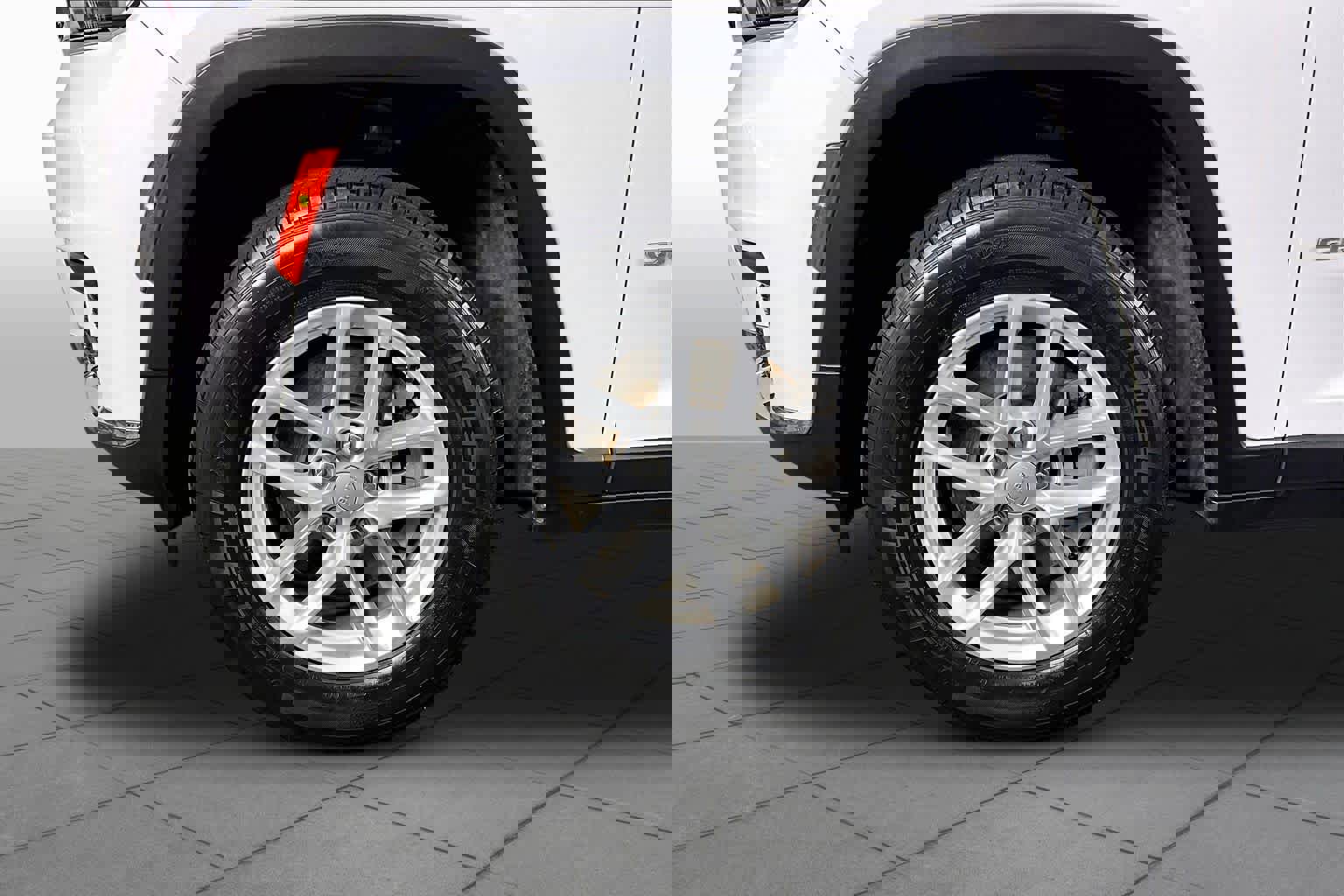 Used 2021 Jeep Grand Cherokee L Laredo w/ Luxury Tech Group I image 11