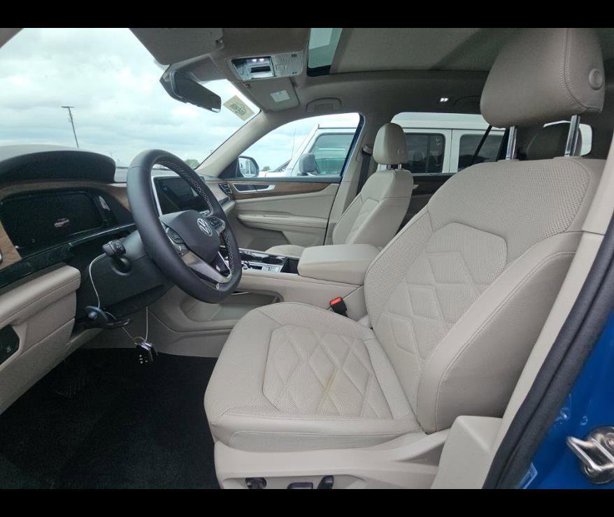 Used 2025 Volkswagen Atlas SE FWD image 3