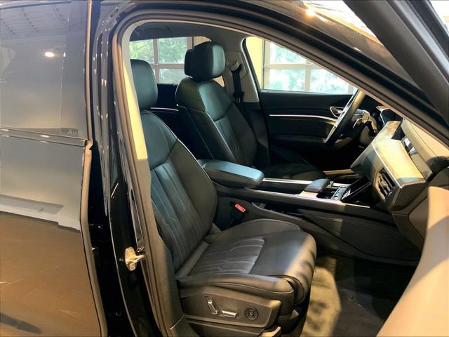 Certified 2024 Audi Q8 e-tron Prestige w/ Prestige Package AWD/4WD image 17