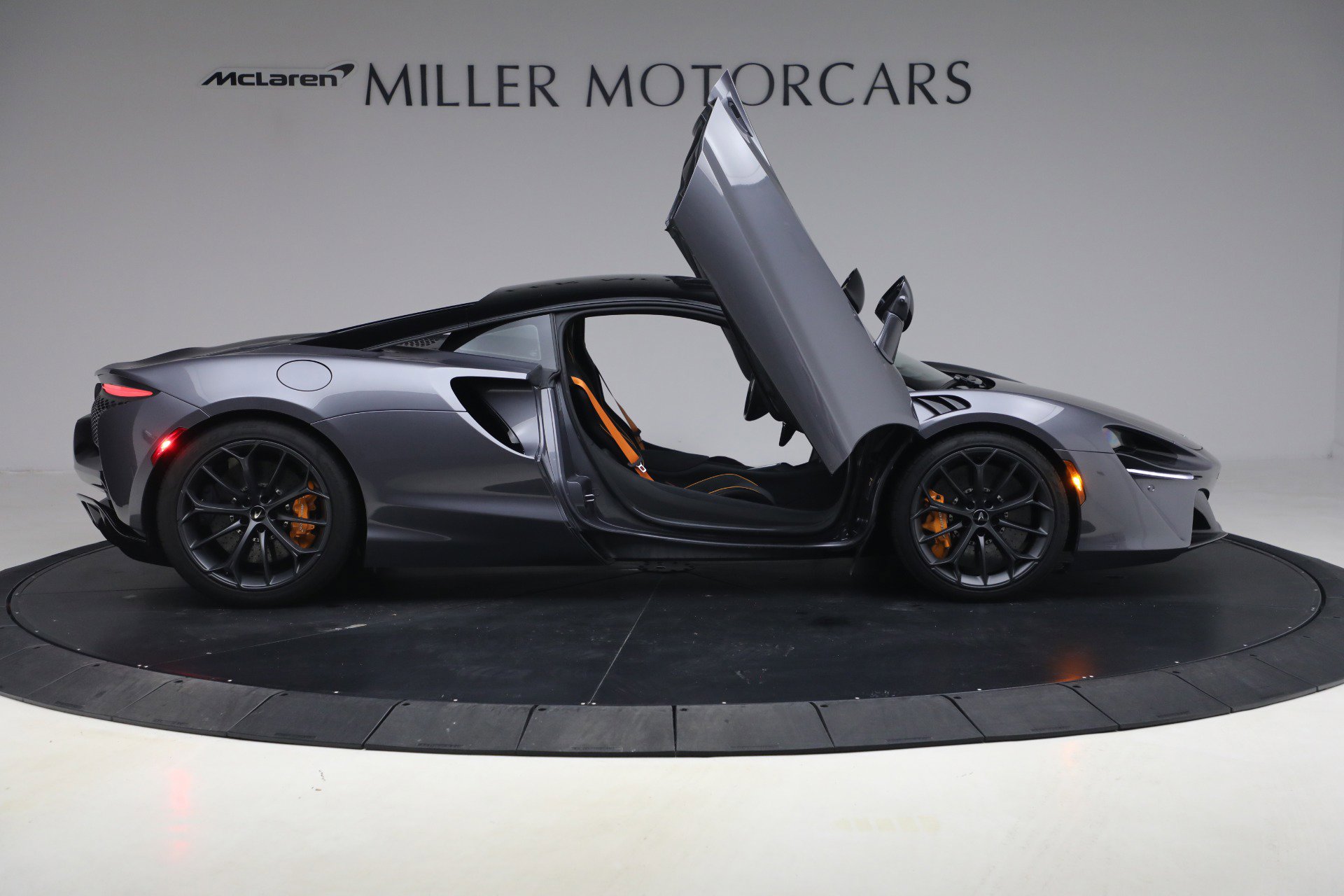 Used 2024 McLaren Artura image 20