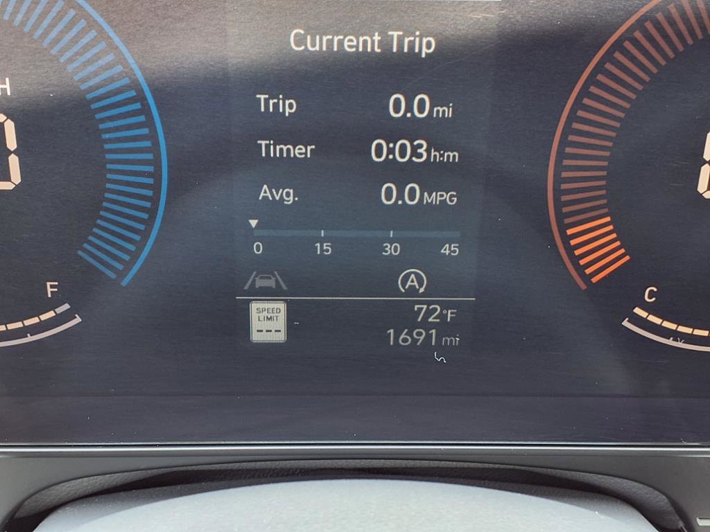 Used 2025 Hyundai Kona SE image 12