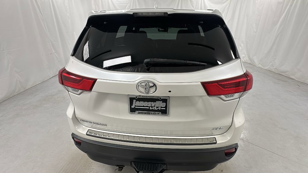 Used 2018 Toyota Highlander XLE image 4