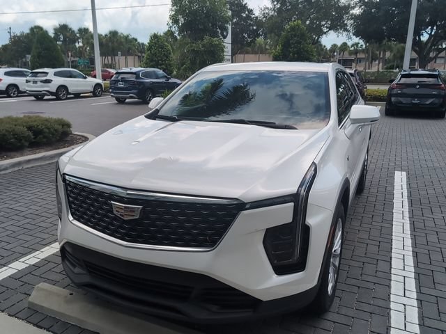 Used 2024 Cadillac XT4 Luxury w/ Cold Weather Package FWD image 2
