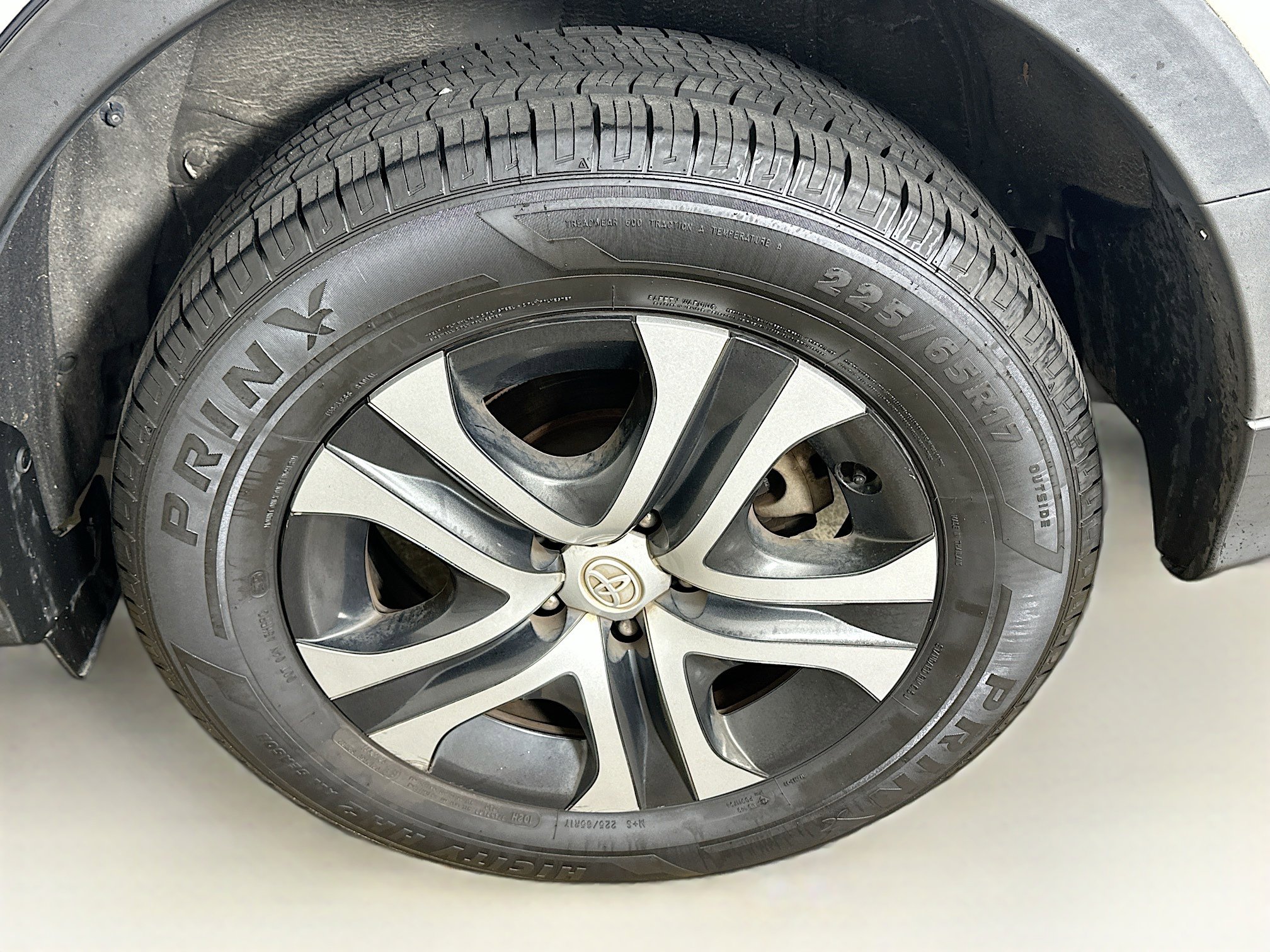 Used 2018 Toyota RAV4 LE FWD image 11