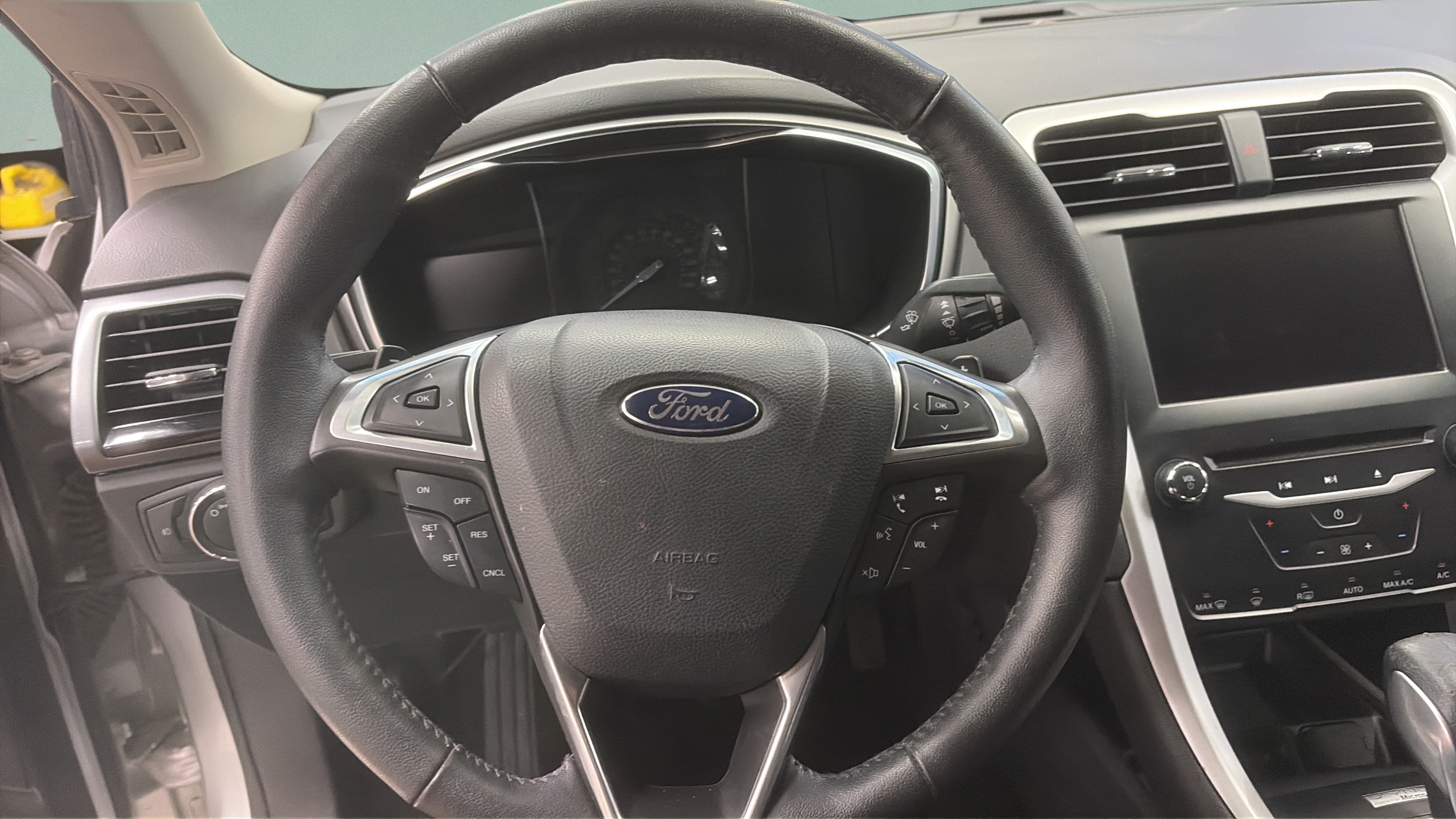 Used 2014 Ford Fusion SE FWD image 12