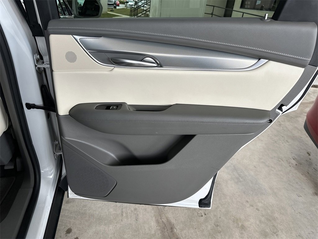 Used 2017 Cadillac XT5 Luxury w/ Driver Awareness Package image 29