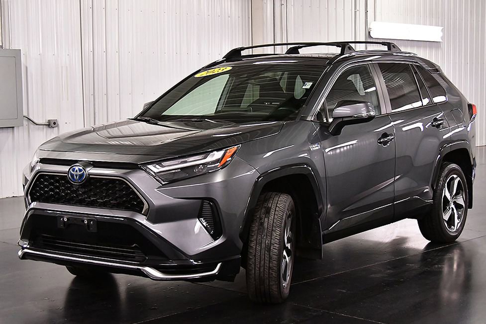 Used 2023 Toyota RAV4 SE w/ Weather & Moonroof Package image 3