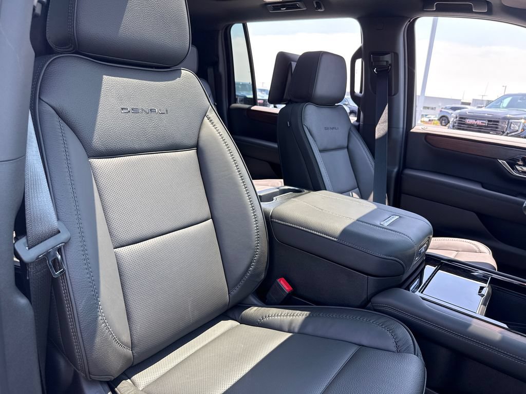 New 2026 GMC Yukon XL Denali w/ Denali Reserve Package AWD/4WD image 39