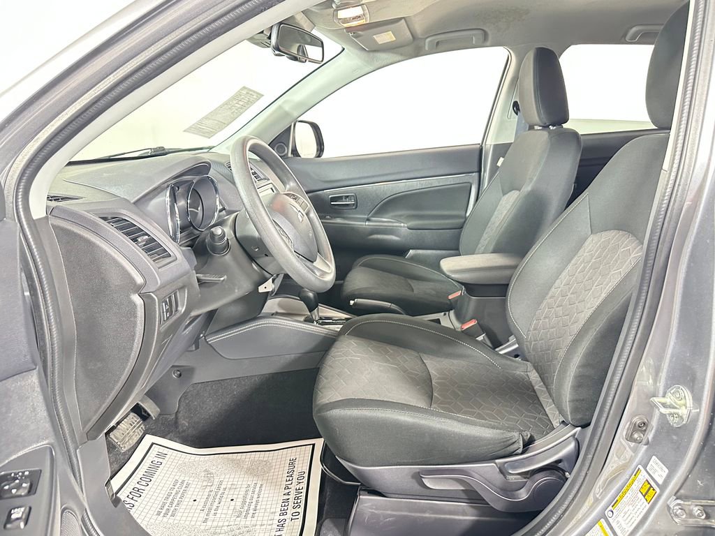 Used 2025 Mitsubishi Outlander Sport ES image 16